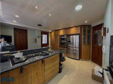 EXCLUSIVO APARTAMENTO EN VENTA EN EL POBLADO