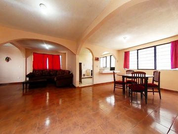 Oportunidad Única: Casa con Local Comercial en Avenida Principal – Lomas Lindas