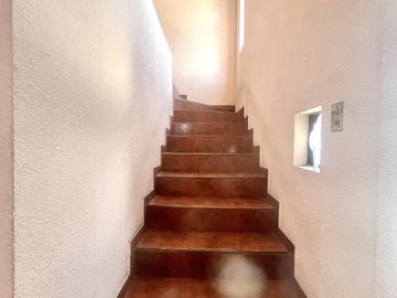 Oportunidad Única: Casa con Local Comercial en Avenida Principal – Lomas Lindas