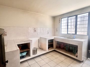 Oportunidad Única: Casa con Local Comercial en Avenida Principal – Lomas Lindas