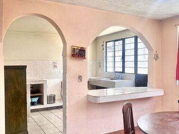 Oportunidad Única: Casa con Local Comercial en Avenida Principal – Lomas Lindas