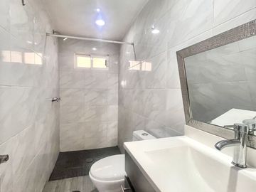 Oportunidad Única: Casa con Local Comercial en Avenida Principal – Lomas Lindas
