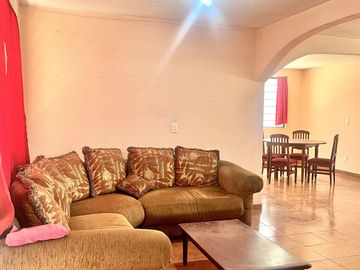 Oportunidad Única: Casa con Local Comercial en Avenida Principal – Lomas Lindas