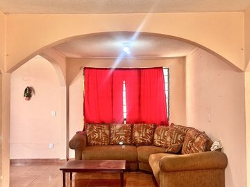 Oportunidad Única: Casa con Local Comercial en Avenida Principal – Lomas Lindas