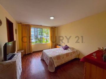 Linda casa en excelente ubicación - San Borja