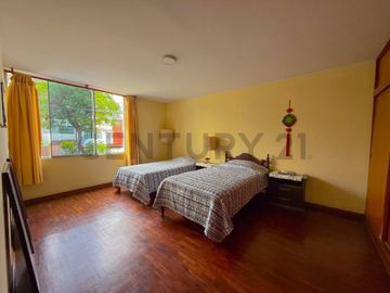Linda casa en excelente ubicación - San Borja