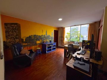 Linda casa en excelente ubicación - San Borja