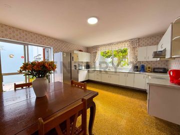 Linda casa en excelente ubicación - San Borja