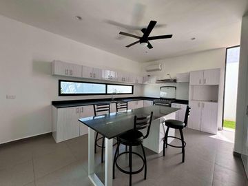Casa de 3 recámaras dentro de privada en Cholul