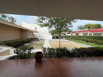 PRECIOSA RESIDENCIA EN VENTA FRENTE AL RÍO EN FRACCIONAMIENTO RESIDENCIAL JARDINES