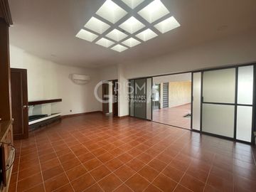 PRECIOSA RESIDENCIA EN VENTA FRENTE AL RÍO EN FRACCIONAMIENTO RESIDENCIAL JARDINES