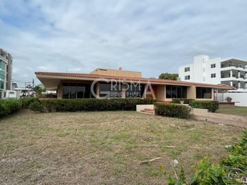 PRECIOSA RESIDENCIA EN VENTA FRENTE AL RÍO EN FRACCIONAMIENTO RESIDENCIAL JARDINES