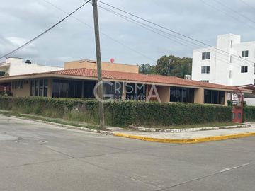 PRECIOSA RESIDENCIA EN VENTA FRENTE AL RÍO EN FRACCIONAMIENTO RESIDENCIAL JARDINES