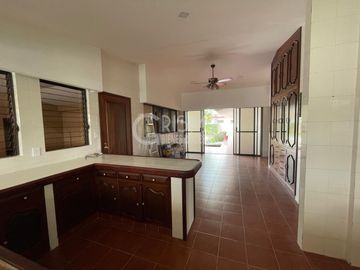 PRECIOSA RESIDENCIA EN VENTA FRENTE AL RÍO EN FRACCIONAMIENTO RESIDENCIAL JARDINES