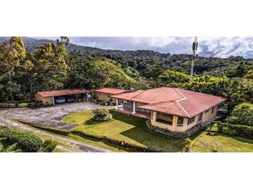 VENDO CASA CON VISTAS AL PUEBLO DE BOQUETE EN JARAMILLO