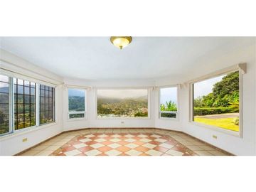 VENDO CASA CON VISTAS AL PUEBLO DE BOQUETE EN JARAMILLO