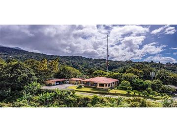 VENDO CASA CON VISTAS AL PUEBLO DE BOQUETE EN JARAMILLO