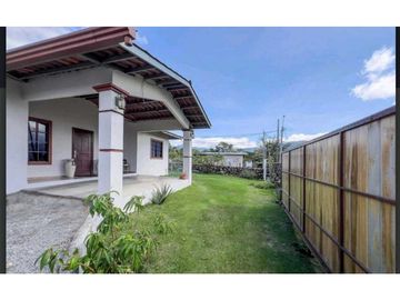 VENDO.CASA 3HAB EN.ALTO.BOQUETE