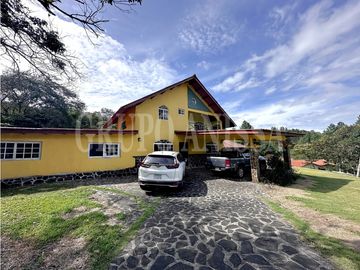 Se Vende Casa en Altos del Maria Zona Alta