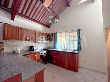 Se Vende Casa en Altos del Maria Zona Alta