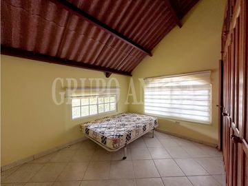 Se Vende Casa en Altos del Maria Zona Alta