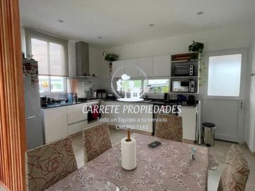 Casa en venta de 4 amb. Y pileta. Santa Elena. Pilar