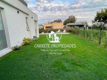 Casa en venta de 4 amb. Y pileta. Santa Elena. Pilar