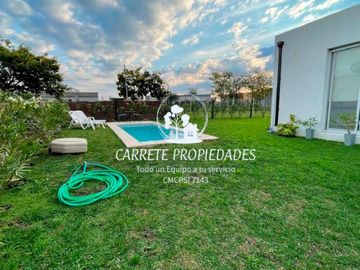Casa en venta de 4 amb. Y pileta. Santa Elena. Pilar