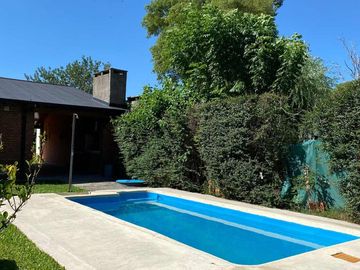 CASA EN VENTA DOS DORMITORIOS OLIVEROS - PILETA