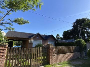 CASA EN VENTA DOS DORMITORIOS OLIVEROS - PILETA