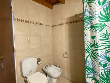 CASA EN VENTA DOS DORMITORIOS OLIVEROS - PILETA