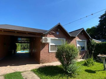 CASA EN VENTA DOS DORMITORIOS OLIVEROS - PILETA