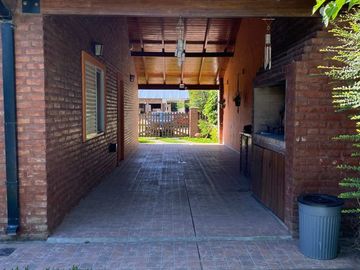 CASA EN VENTA DOS DORMITORIOS OLIVEROS - PILETA