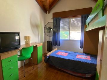 CASA EN VENTA DOS DORMITORIOS OLIVEROS - PILETA