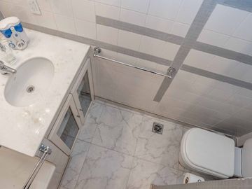 Depto 4 Amb. con Cochera en Coghlan – Piso Alto