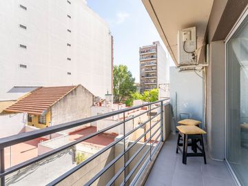 Venta depto 1 amb divisible, guardacoche y balcón.