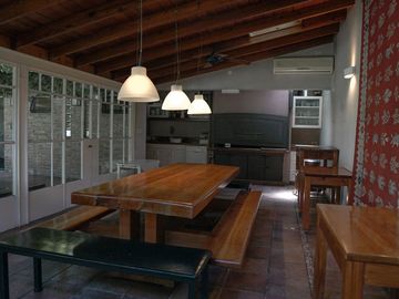 VENTA CASA HURLINGHAM 3 DORM PILETA DOBLE LOTE