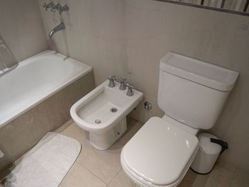 VENTA CASA HURLINGHAM 3 DORM PILETA DOBLE LOTE
