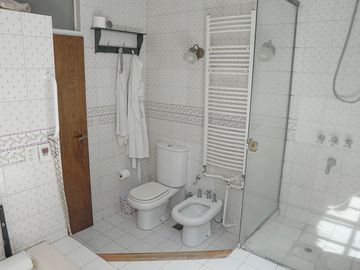 VENTA CASA HURLINGHAM 3 DORM PILETA DOBLE LOTE