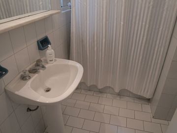 VENTA CASA HURLINGHAM 3 DORM PILETA DOBLE LOTE