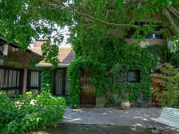 VENTA CASA HURLINGHAM 3 DORM PILETA DOBLE LOTE
