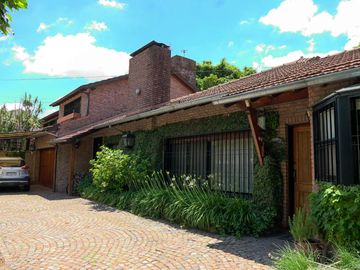 VENTA CASA HURLINGHAM 3 DORM PILETA DOBLE LOTE