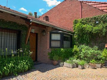 VENTA CASA HURLINGHAM 3 DORM PILETA DOBLE LOTE