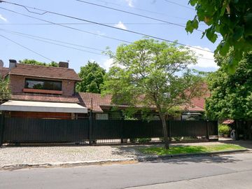 VENTA CASA HURLINGHAM 3 DORM PILETA DOBLE LOTE