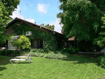 VENTA CASA HURLINGHAM 3 DORM PILETA DOBLE LOTE