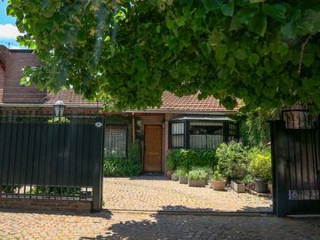 VENTA CASA HURLINGHAM 3 DORM PILETA DOBLE LOTE