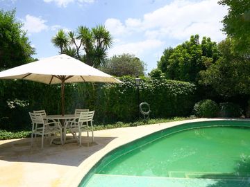 VENTA CASA HURLINGHAM 3 DORM PILETA DOBLE LOTE