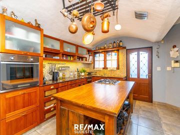 VENTA ESPECTACULAR CASA 3D ESPECHE 900