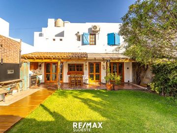 VENTA ESPECTACULAR CASA 3D ESPECHE 900