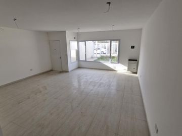 Casa a estrenar en  Plottier